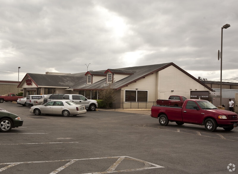 300 W Expressway 83, Weslaco, TX for lease - Building Photo - Image 3 of 4