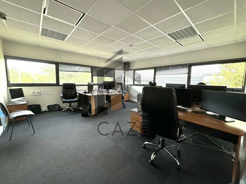 Office in Mérignac for lease Interior Photo- Image 1 of 6