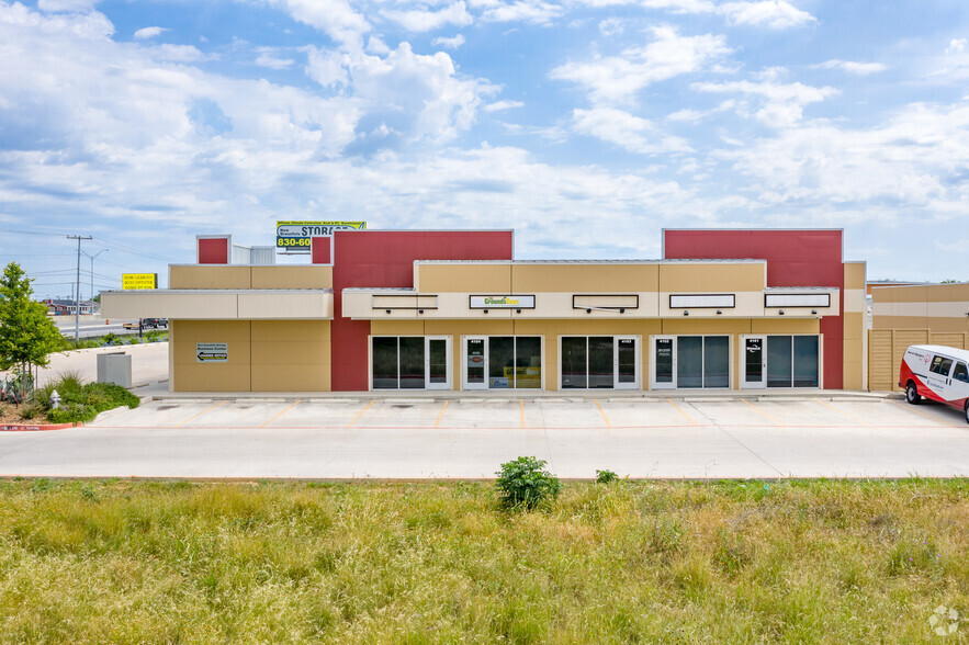 2090 N Interstate 35, New Braunfels, TX for lease - Building Photo - Image 3 of 5