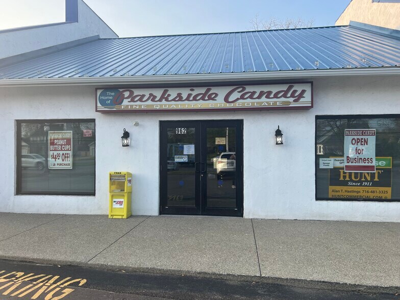 962 Maple Rd, Buffalo, NY for lease - Primary Photo - Image 1 of 3