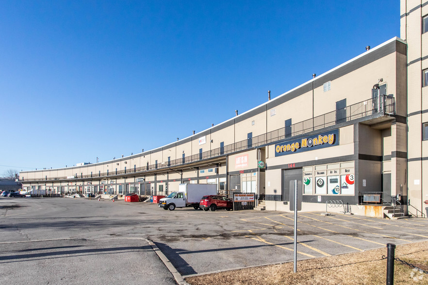 250 City Centre Ave, Ottawa, ON for lease - Building Photo - Image 2 of 11