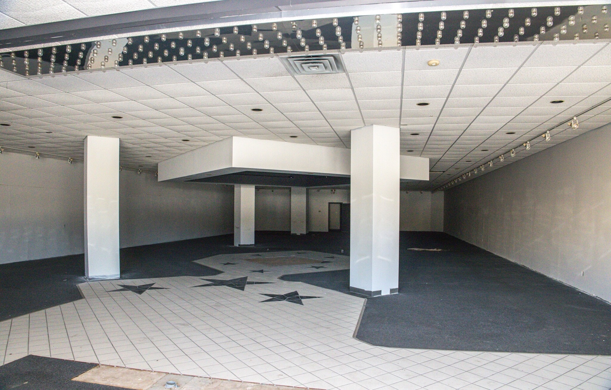720-756 Broadway St, Berlin, WI for lease Interior Photo- Image 1 of 6