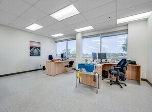 63 Glencoe St, Ottawa, ON for lease Interior Photo- Image 2 of 4