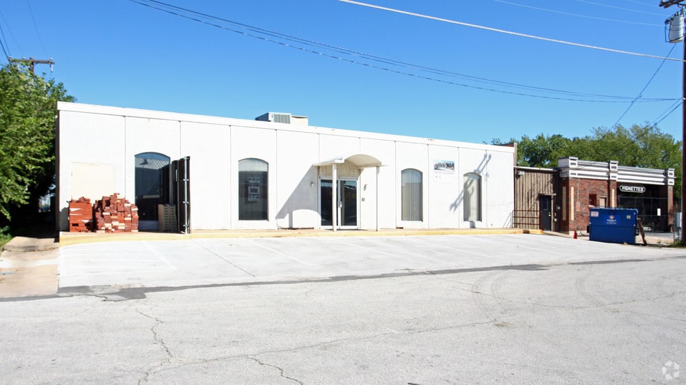 530 S Main St, Grapevine, TX for lease - Building Photo - Image 1 of 12