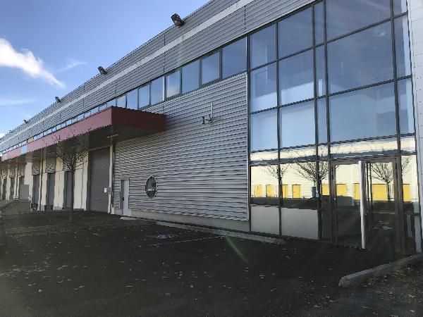 Office in Trappes for lease Building Photo- Image 1 of 7
