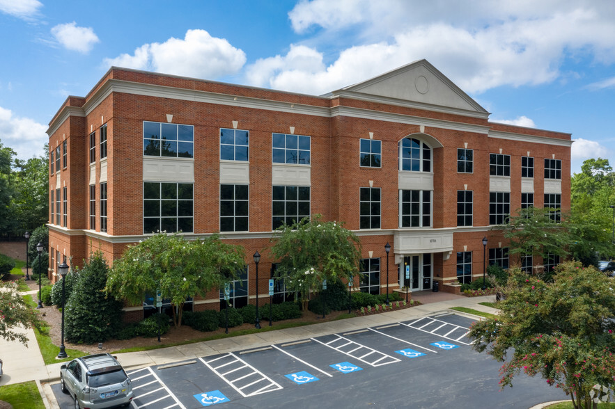 10720 Sikes Pl, Charlotte, NC for lease - Building Photo - Image 3 of 38