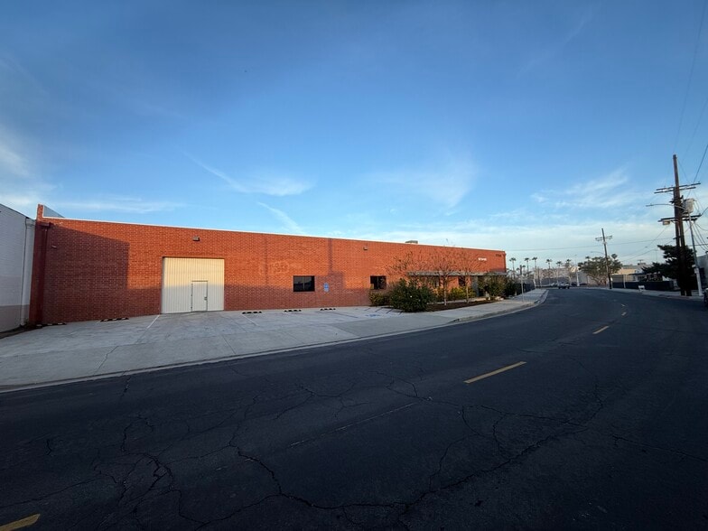 7733 Lemona Ave, Van Nuys, CA for lease - Building Photo - Image 3 of 21