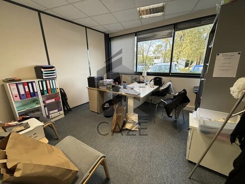 Office in Mérignac for lease - Interior Photo - Image 2 of 6