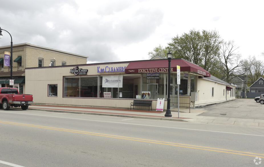 124-138 W Main St, Waunakee, WI for sale - Primary Photo - Image 1 of 1