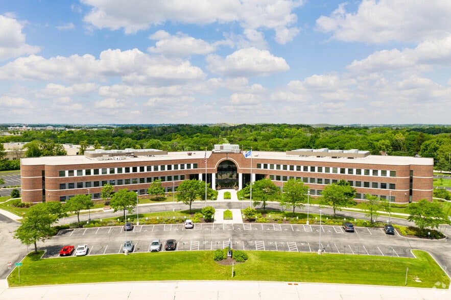 11200 W Parkland Ave, Milwaukee, WI for lease - Building Photo - Image 2 of 16