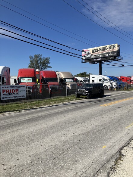 10015 NW 87th Ave, Medley, FL for sale - Building Photo - Image 2 of 8