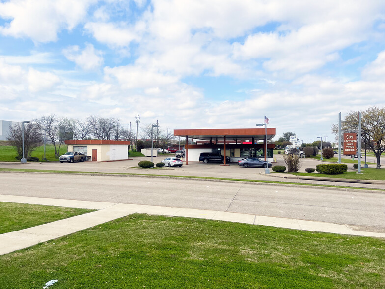 1915 N Hampton Rd, DeSoto, TX for sale - Building Photo - Image 3 of 6