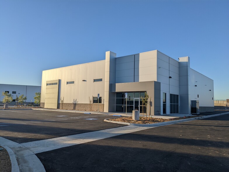 1322 Citation Way, Bakersfield, CA for lease - Building Photo - Image 2 of 9