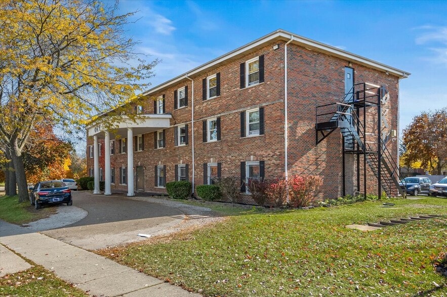 1020 W Hillcrest Dr, Dekalb, IL for sale - Building Photo - Image 3 of 28