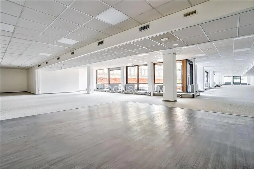 Office in Saint-Cloud for lease - Building Photo - Image 3 of 9