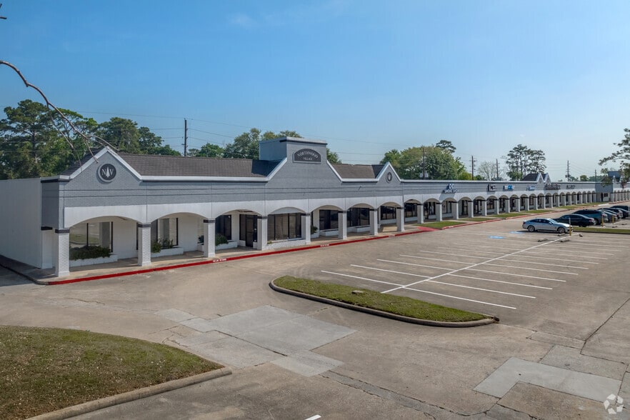 351-403 Greens Rd, Houston, TX for lease - Building Photo - Image 2 of 4