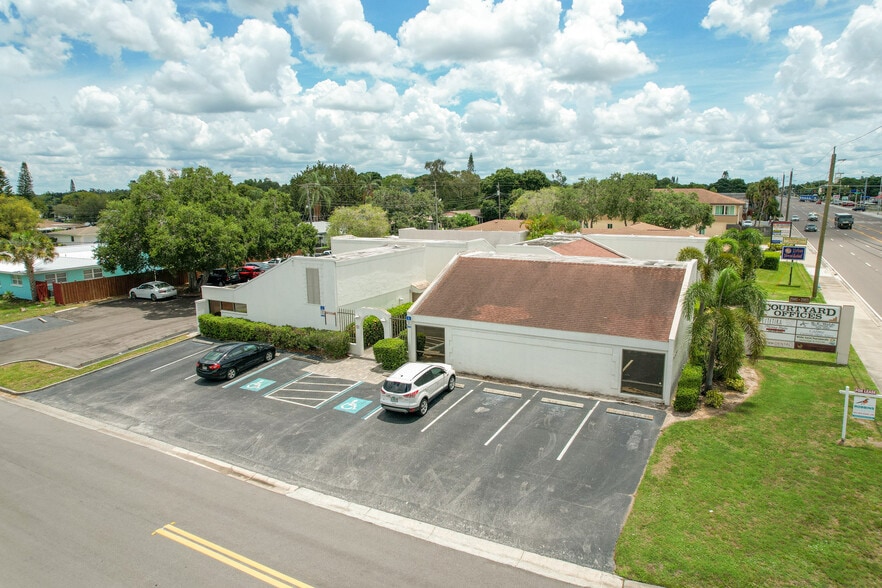 2945-2963 Bee Ridge Rd, Sarasota, FL for lease - Building Photo - Image 1 of 7