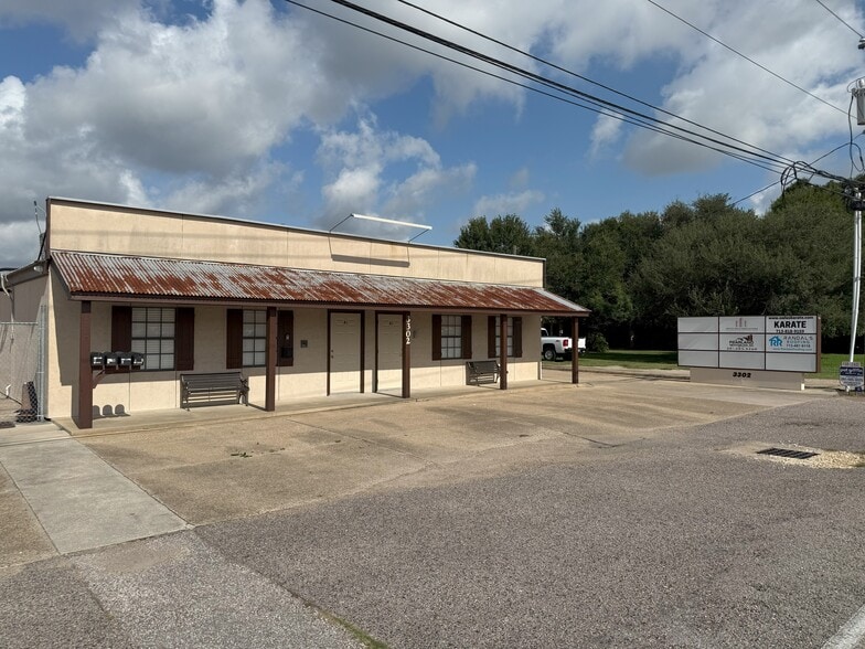 3302 Old Alvin Rd, Pearland, TX for lease - Building Photo - Image 1 of 13