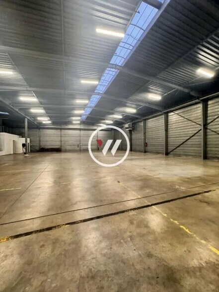 Office in Louvres for lease - Interior Photo - Image 2 of 11