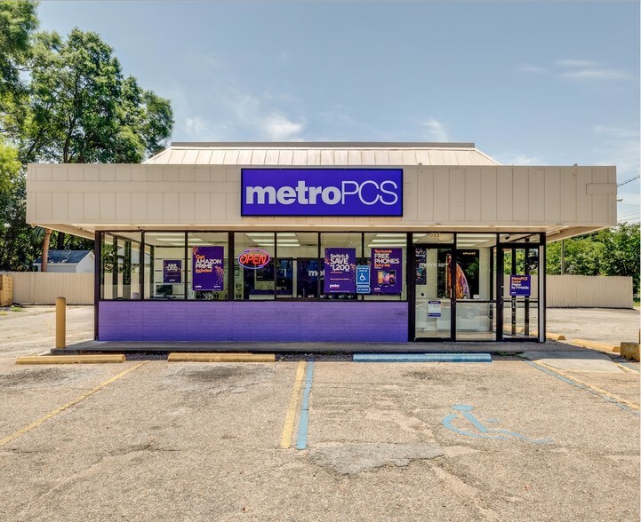 1055 Cervantes St, Pensacola, FL 32501