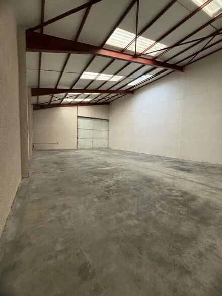 Industrial in Codognan for lease - Interior Photo - Image 1 of 5