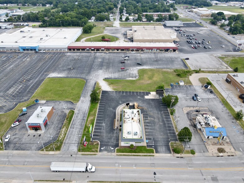 1651 W 7th St, Joplin, MO for lease - Building Photo - Image 1 of 7