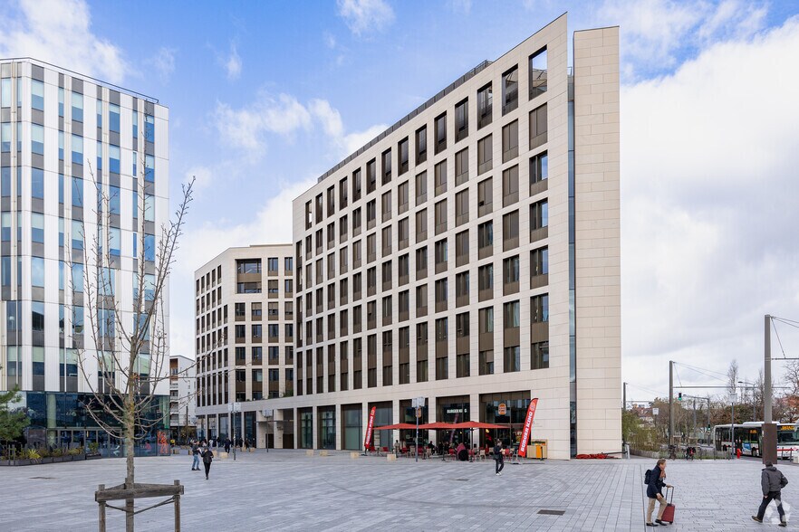 Office in Villeurbanne for lease - Primary Photo - Image 1 of 6