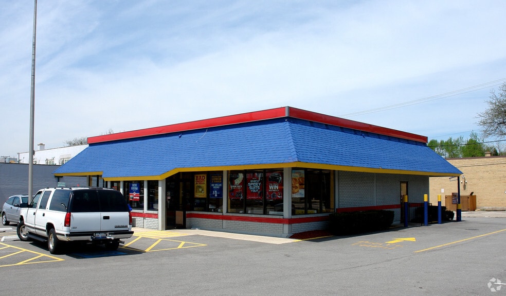 590 Roosevelt Rd, Glen Ellyn, IL for sale - Primary Photo - Image 1 of 8