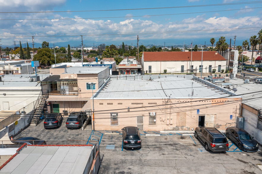 4342-4352 Slauson Ave & 9511 Pine Ave portfolio of 3 properties for sale on LoopNet.com - Building Photo - Image 3 of 6