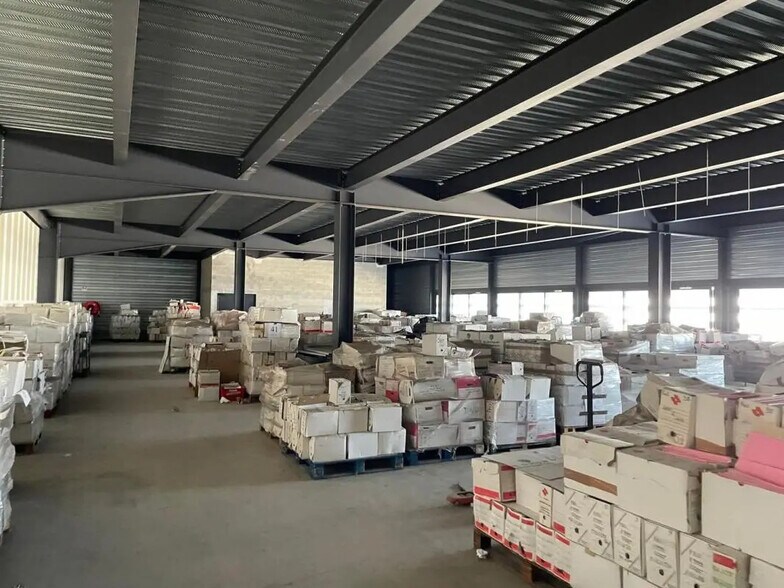 Office in La Crau for lease - Building Photo - Image 3 of 4