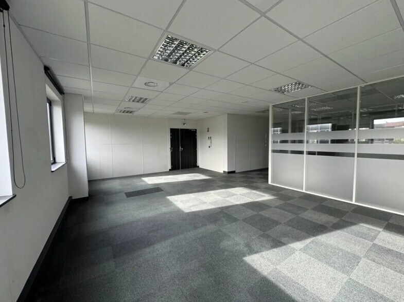 Office in Villeneuve-d'Ascq for lease - Interior Photo - Image 2 of 6