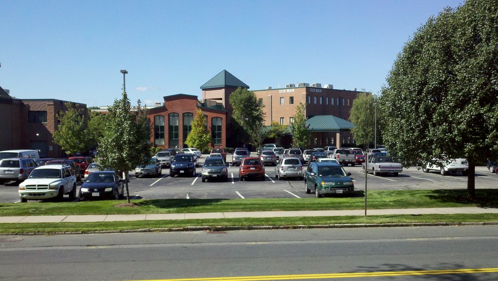 3550 Main St, Springfield, MA for lease - Building Photo - Image 3 of 16