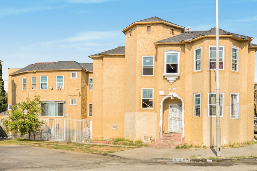 3209 Dobinson St, Los Angeles, CA for sale - Building Photo - Image 1 of 12