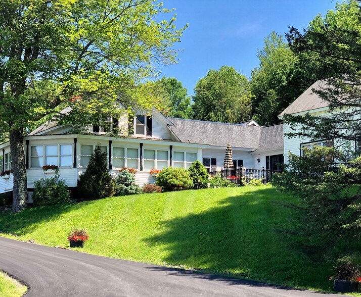 4182 WaterburyStowe Rd, Waterbury Center, VT 05677