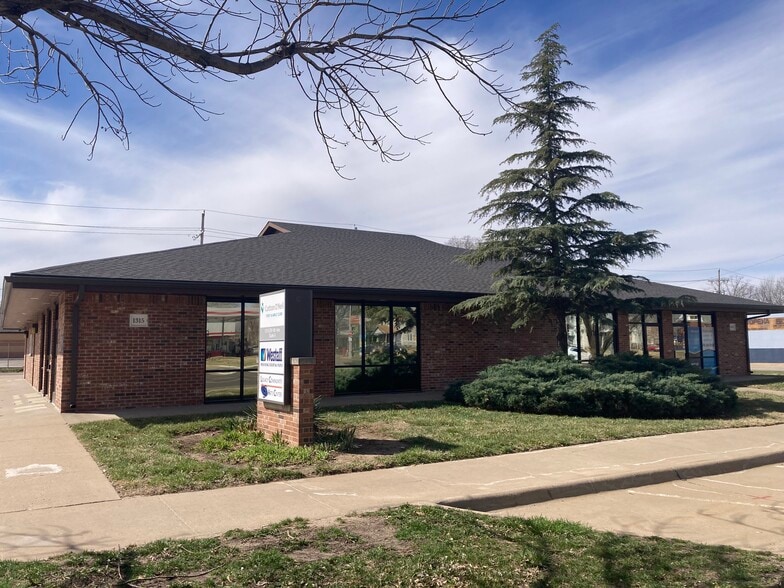 1315-1317 SW 6th Ave, Topeka, KS for sale - Building Photo - Image 2 of 11