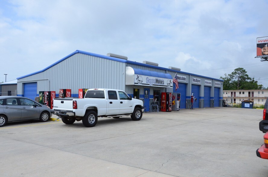 463 Highway 90, Waveland, MS 39576