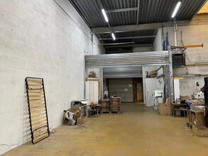 21 Rue Auguste Perret, Villejuif for lease Interior Photo- Image 2 of 4