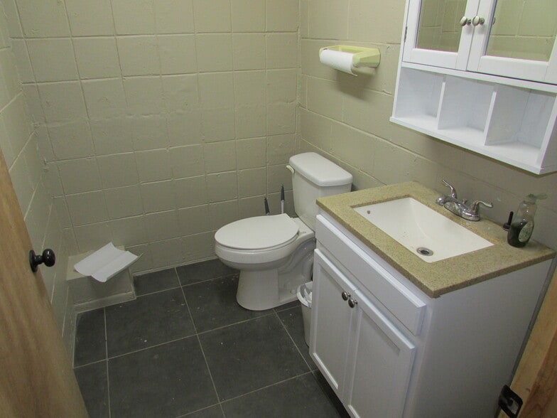 131 SE Cholwell Ave, Bartlesville, OK for lease - Building Photo - Image 3 of 12