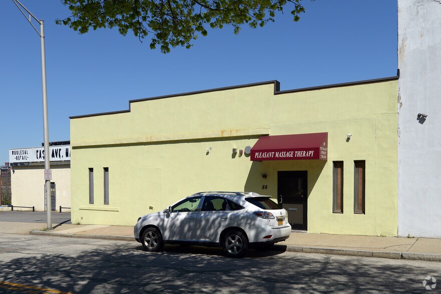 88 Pleasant St, Pawtucket, RI 02860