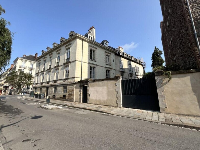 Office in Rennes for lease - Building Photo - Image 2 of 10