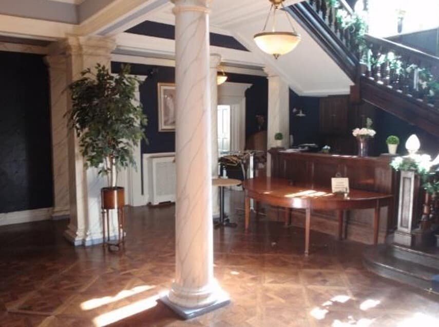 Landguard Manor Rd, Shanklin for lease Interior Photo- Image 1 of 1