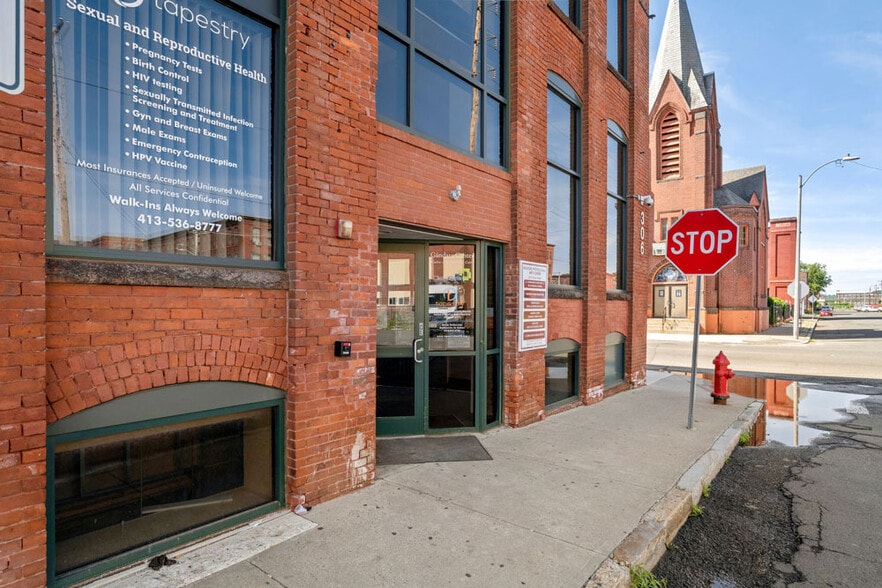 306 Race St, Holyoke, MA for lease - Building Photo - Image 2 of 15