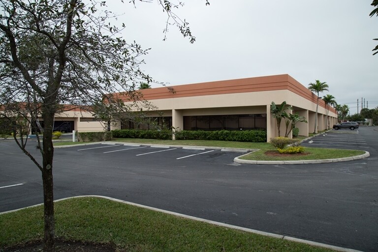5400 S University Dr, Davie, FL for sale - Building Photo - Image 3 of 7