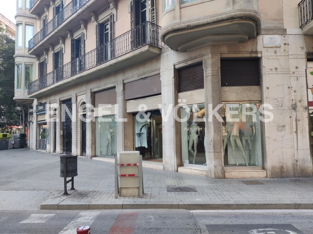 Retail in Barcelona, Barcelona for lease Interior Photo- Image 1 of 7