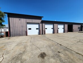 111 Crossfield Dr, Versailles, KY for lease Building Photo- Image 2 of 18