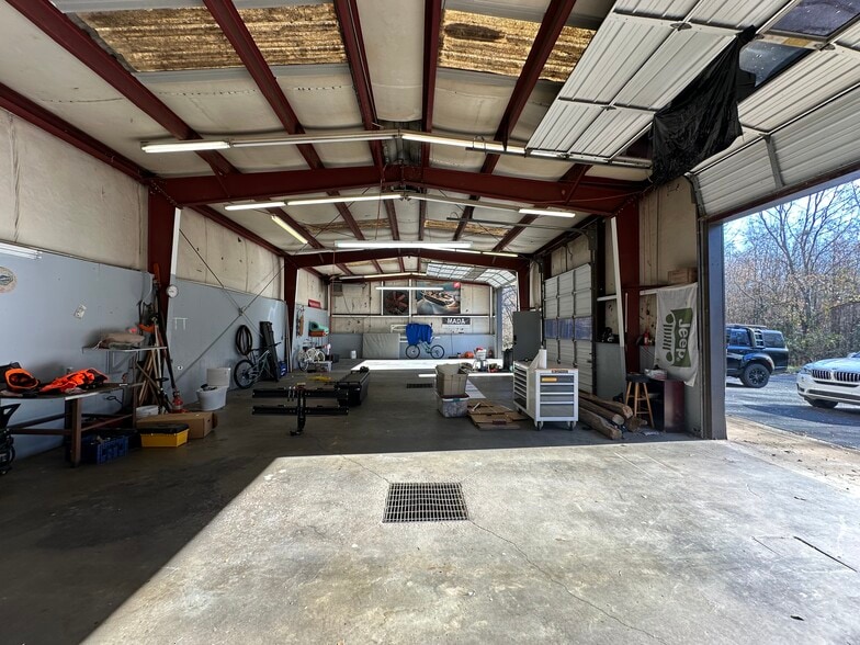2628 Gentry Memorial Hwy, Pickens, SC for lease - Building Photo - Image 3 of 5