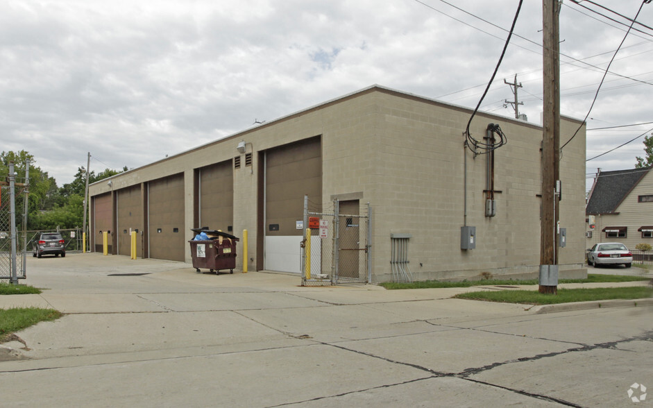 2321 S Burrell St, Milwaukee, WI for lease - Primary Photo - Image 1 of 11