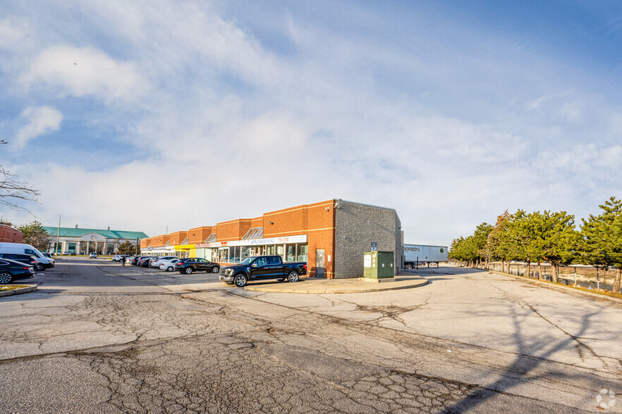 2565-2575 Steeles Ave, Brampton, ON for lease - Building Photo - Image 2 of 4