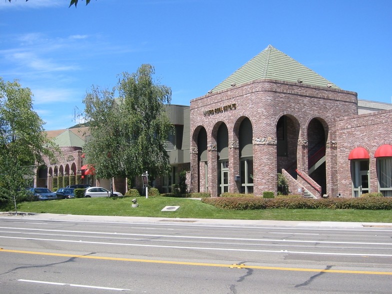 39654-39678 Mission Blvd, Fremont, CA for lease - Primary Photo - Image 1 of 8