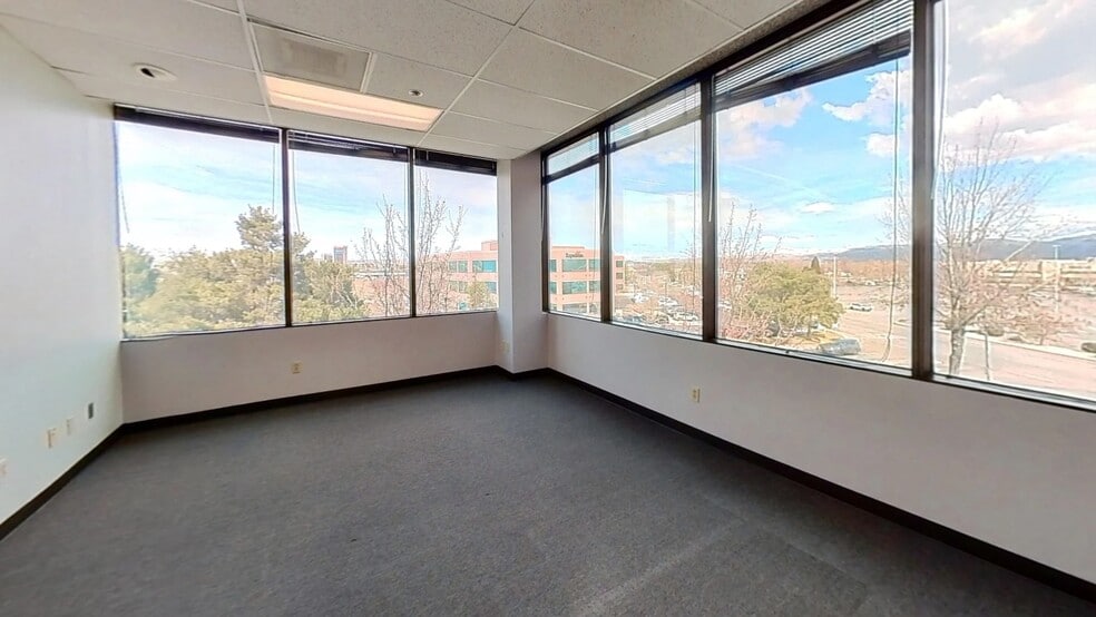 5011 Meadowood Mall Cir, Reno, NV for lease - Building Photo - Image 3 of 9